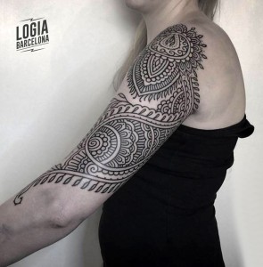tatuaje_brazo_mandala_ornamental_Logia_Barcelona_Willian_Spindola     